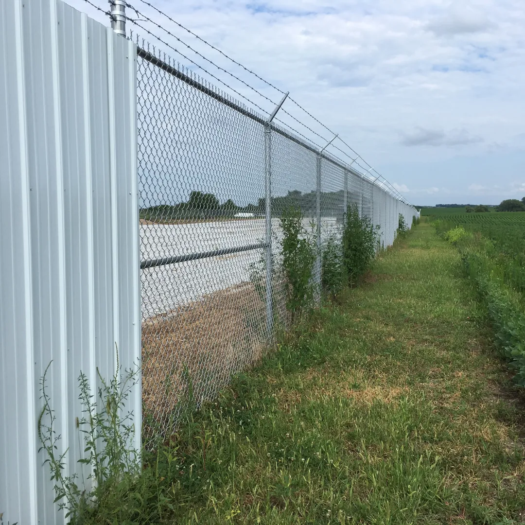 3 Strand Barb Wire Arm 4" Corner